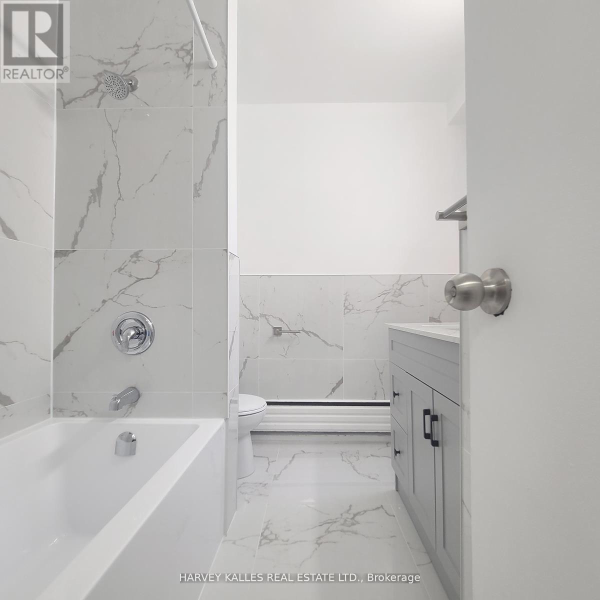 4 - 125 Shelborne Avenue, Toronto (Englemount-Lawrence), Ontario  M6B 2M8 - Photo 7 - C12649308