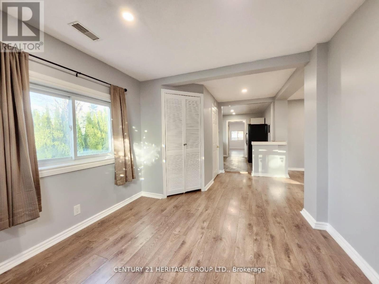 493 Lake Drive S, Georgina (Keswick South), Ontario  L4P 1R5 - Photo 4 - N12649274