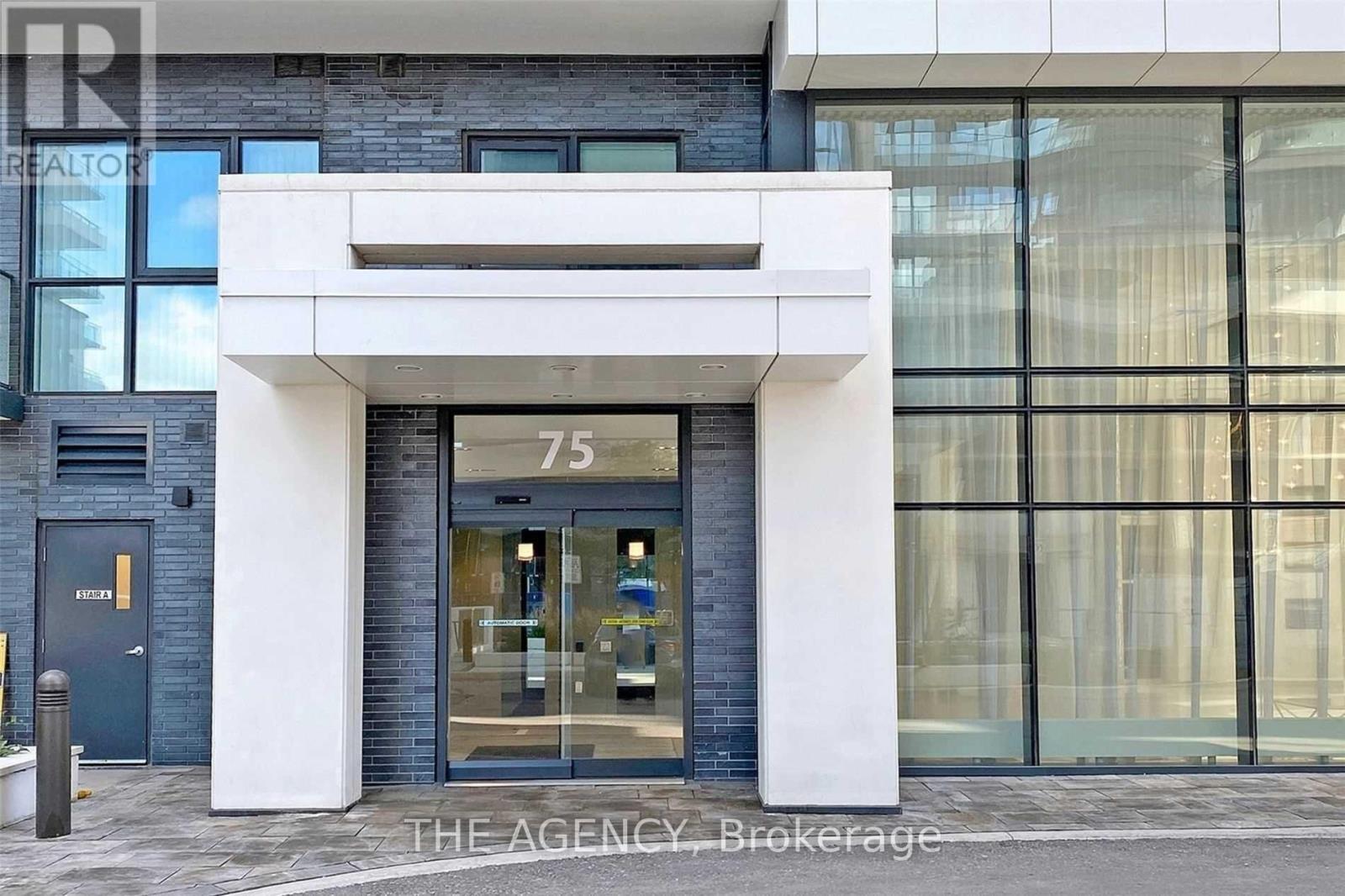 203 - 75 Oneida Crescent Nw, Richmond Hill, Ontario  L4B 0N3 - Photo 3 - N12649302