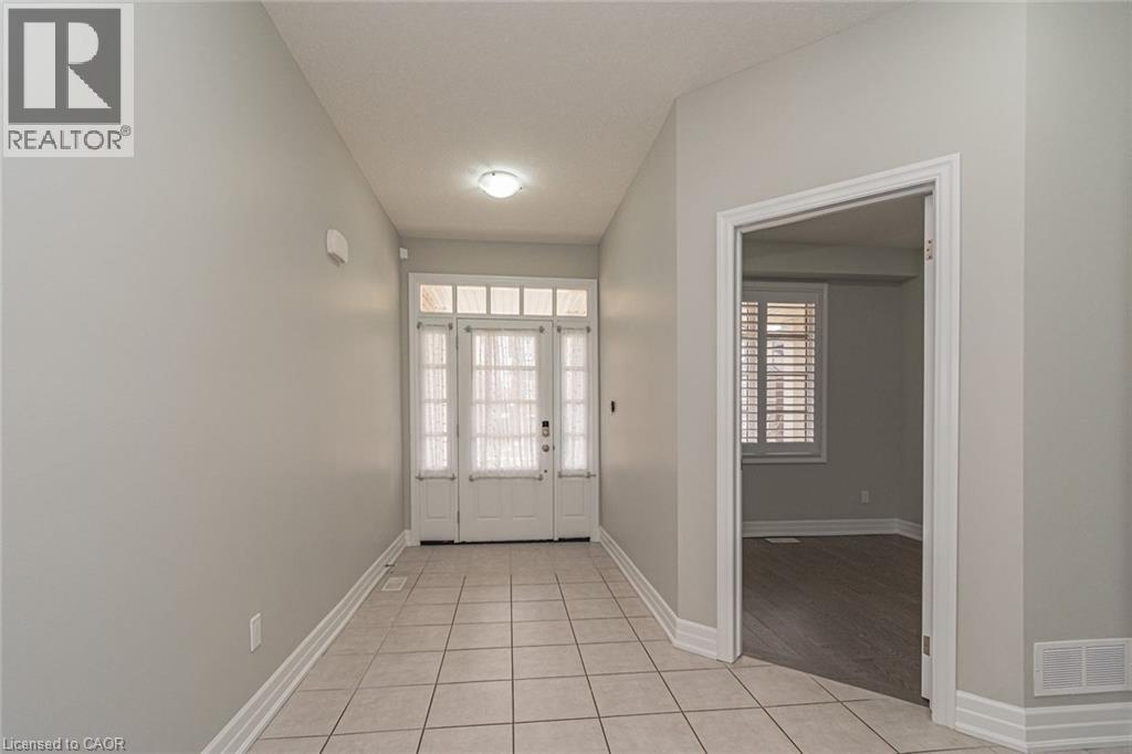 558 Sundew Drive, Waterloo, Ontario  N2V 0B8 - Photo 3 - 40795009