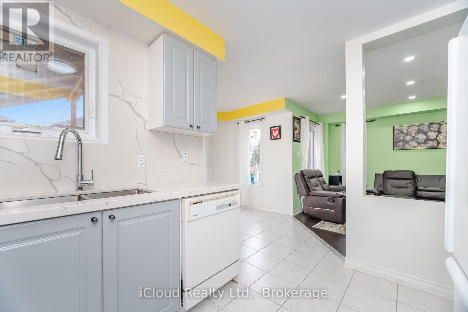 5261 River Forest Court, Mississauga (East Credit), Ontario  L5V 2C7 - Photo 12 - W12649264