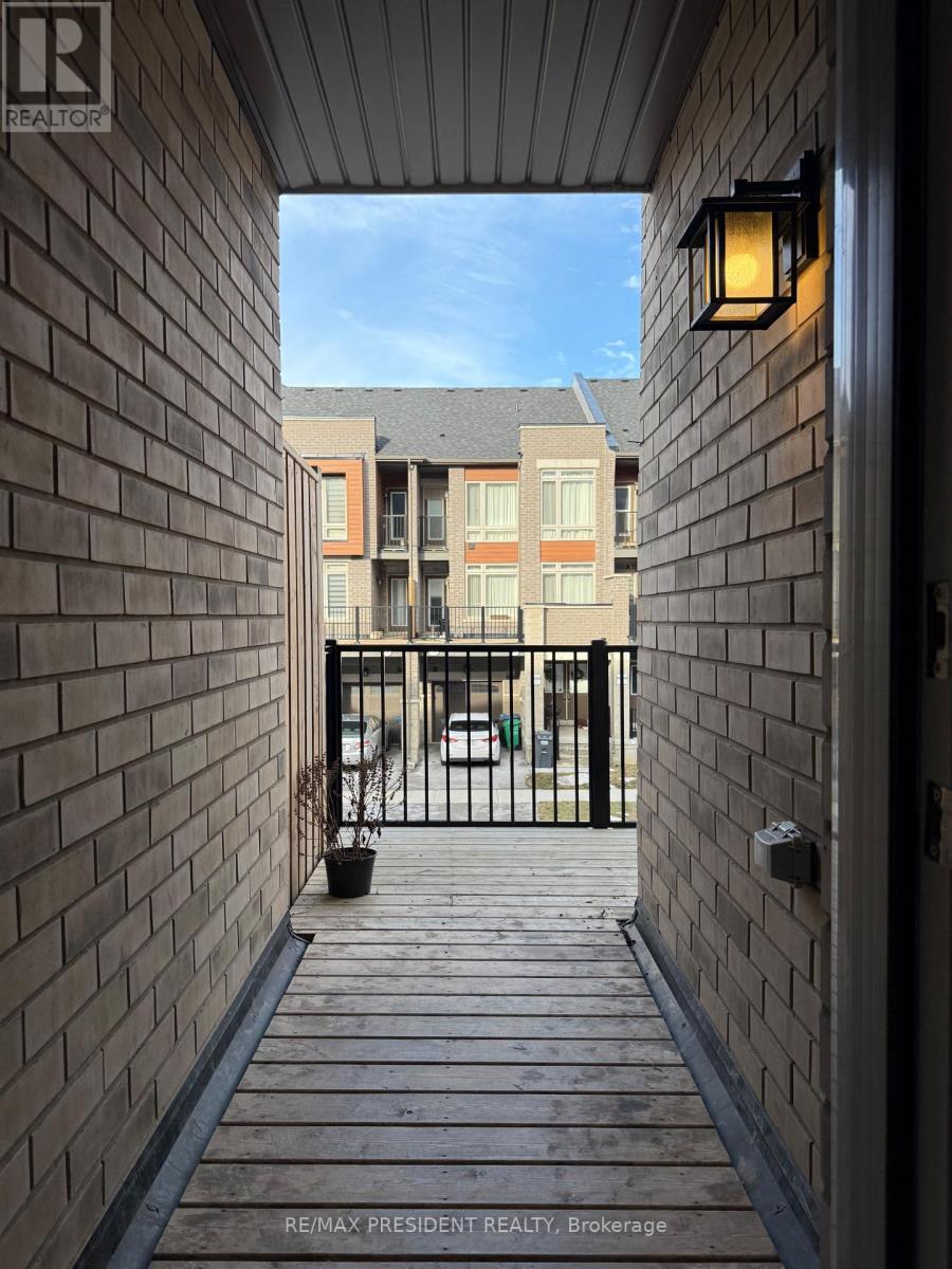 27 Arrowview Drive, Brampton, Ontario  L7A 5H6 - Photo 11 - W12649268