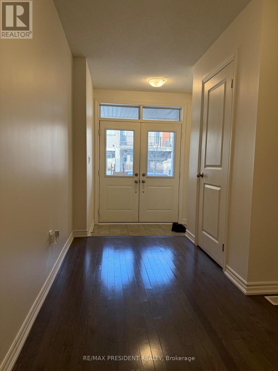 27 Arrowview Drive, Brampton, Ontario  L7A 5H6 - Photo 3 - W12649268