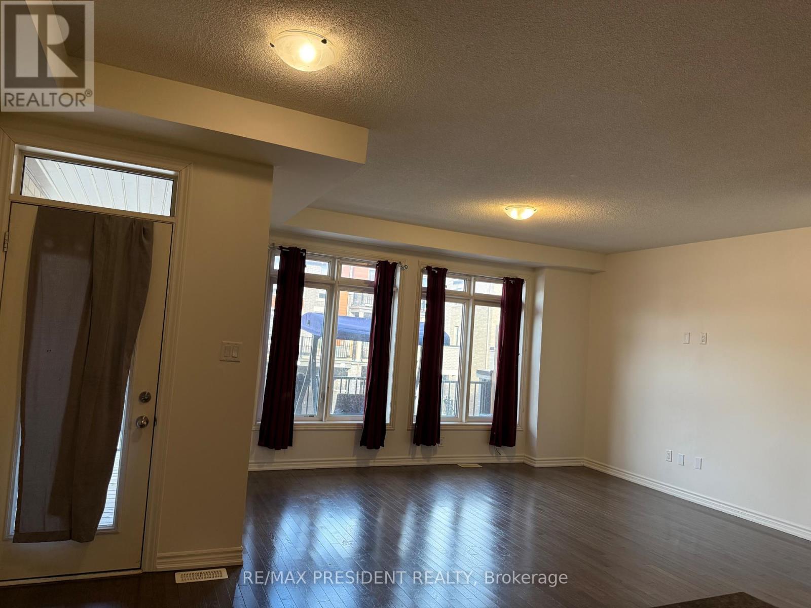 27 Arrowview Drive, Brampton, Ontario  L7A 5H6 - Photo 5 - W12649268