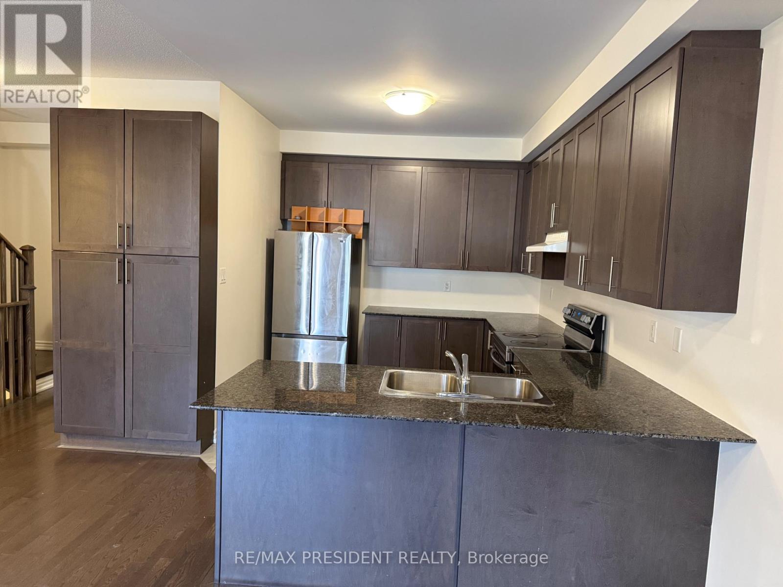 27 Arrowview Drive, Brampton, Ontario  L7A 5H6 - Photo 7 - W12649268