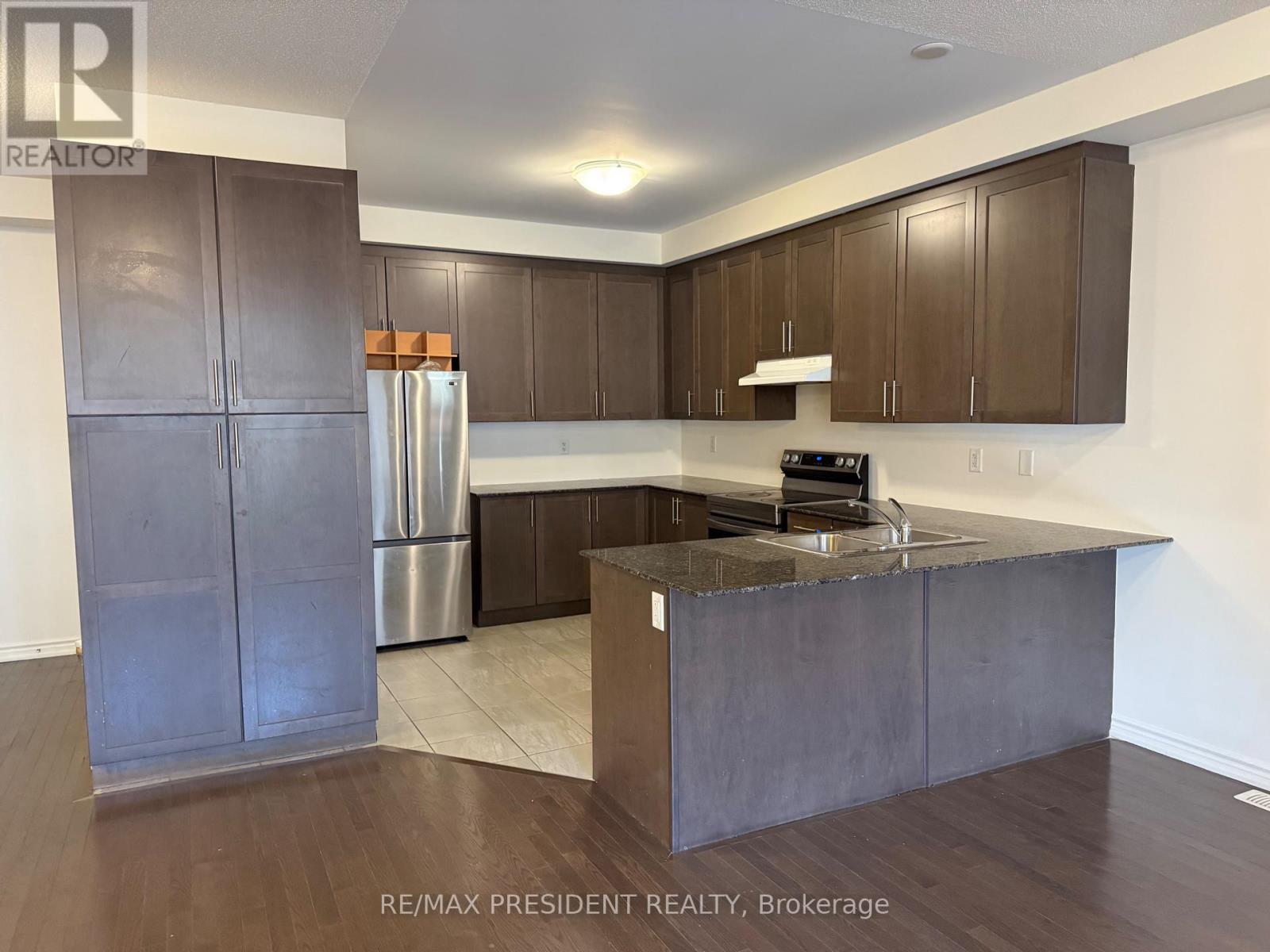 27 Arrowview Drive, Brampton, Ontario  L7A 5H6 - Photo 8 - W12649268