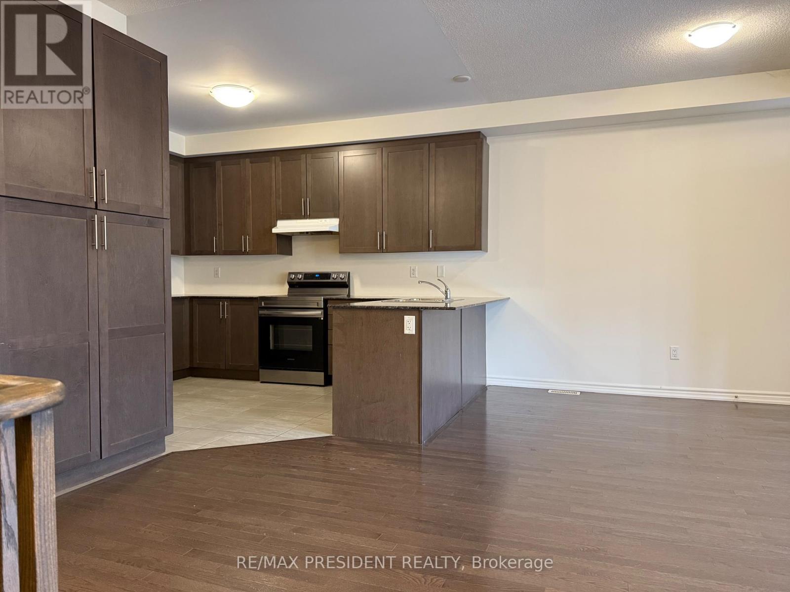 27 Arrowview Drive, Brampton, Ontario  L7A 5H6 - Photo 9 - W12649268