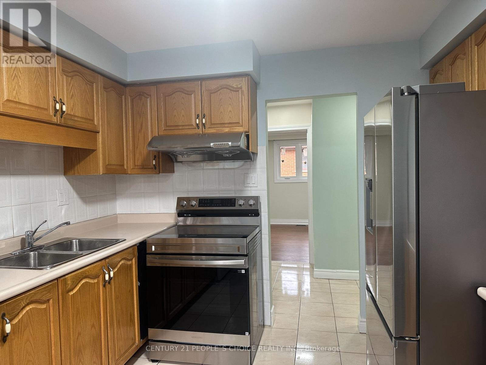 7490 Middleshire Drive, Mississauga (Malton), Ontario  L4T 3S2 - Photo 13 - W12649272