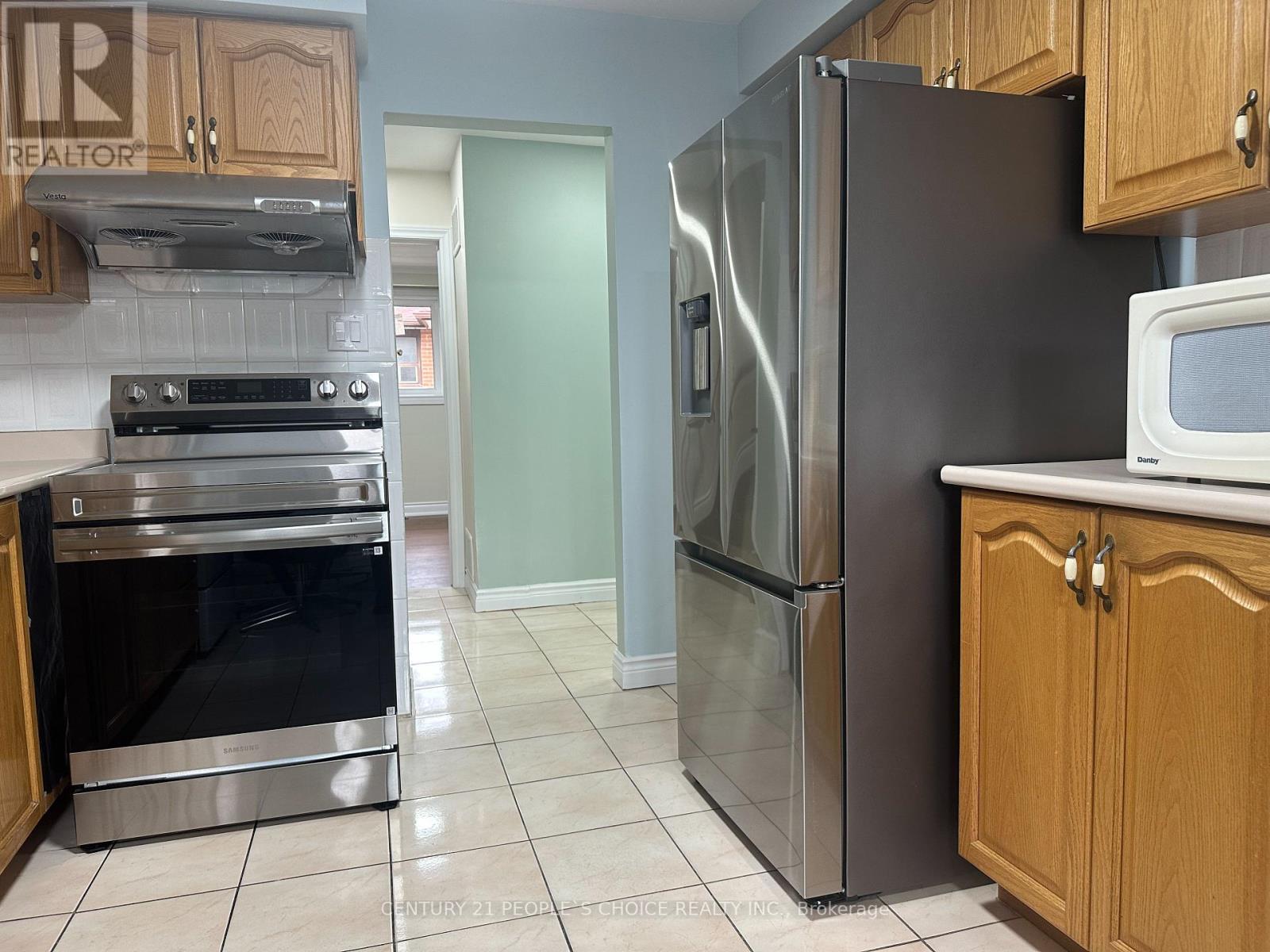 7490 Middleshire Drive, Mississauga (Malton), Ontario  L4T 3S2 - Photo 14 - W12649272