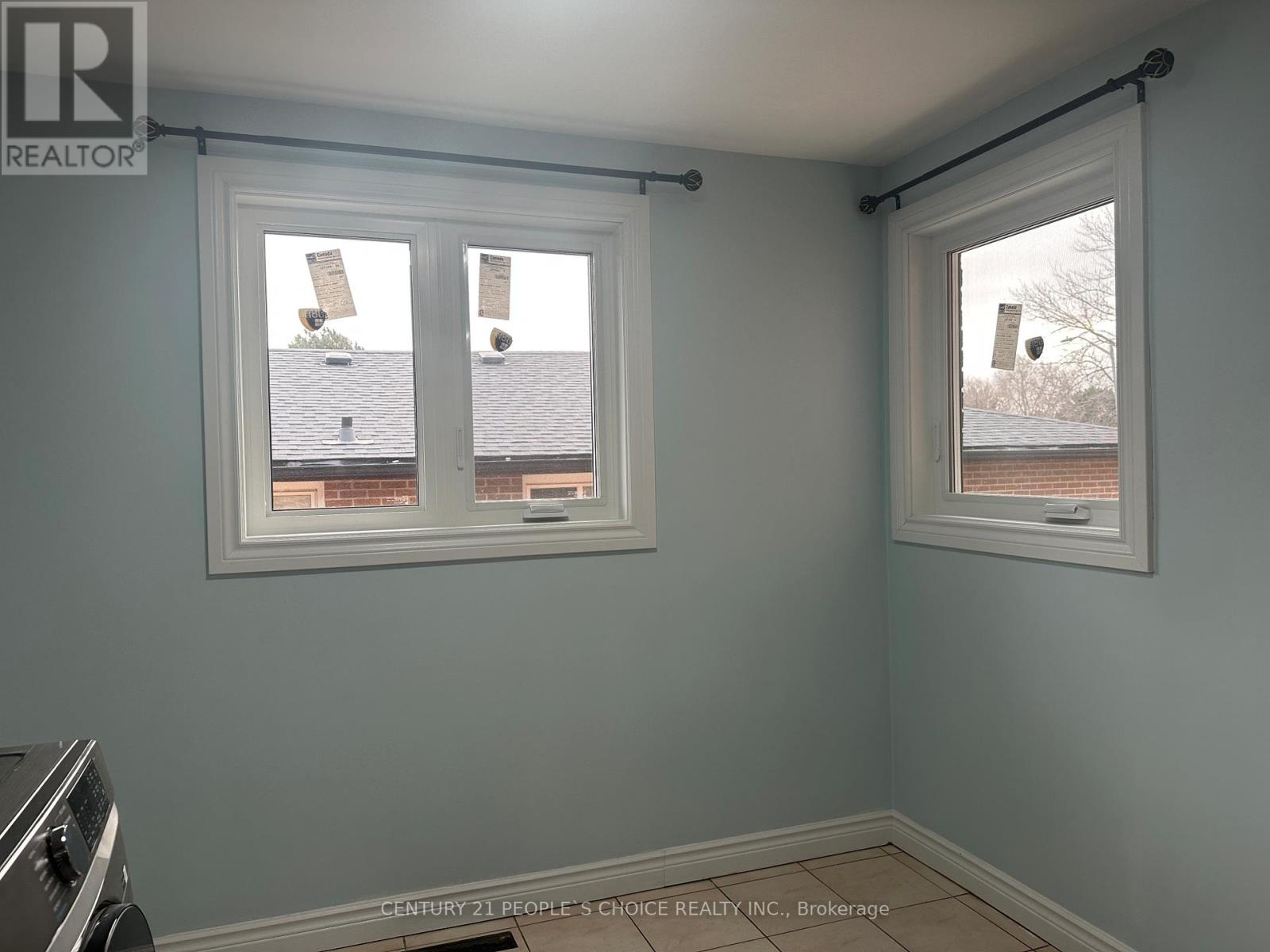 7490 Middleshire Drive, Mississauga (Malton), Ontario  L4T 3S2 - Photo 17 - W12649272