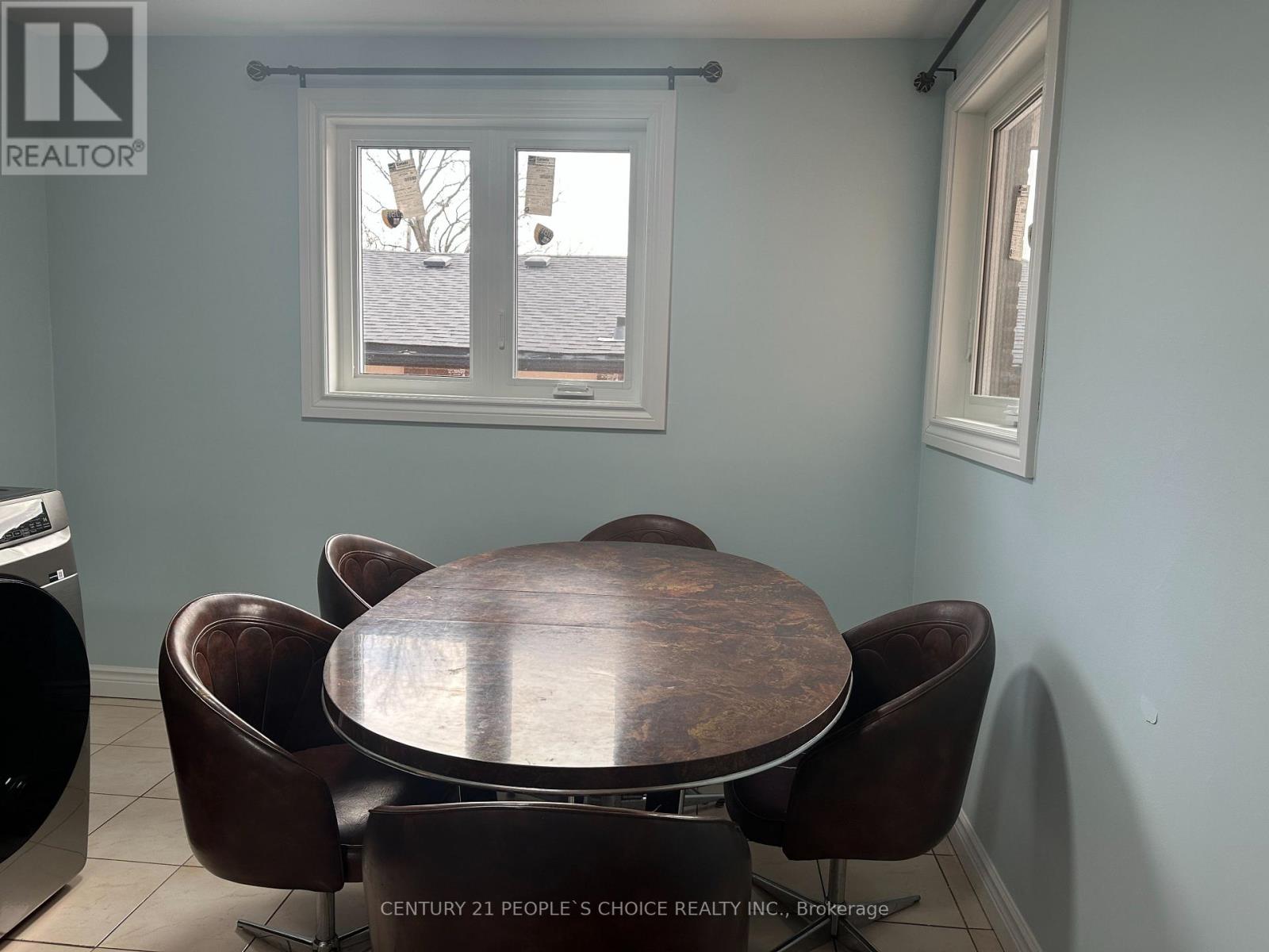 7490 Middleshire Drive, Mississauga (Malton), Ontario  L4T 3S2 - Photo 19 - W12649272