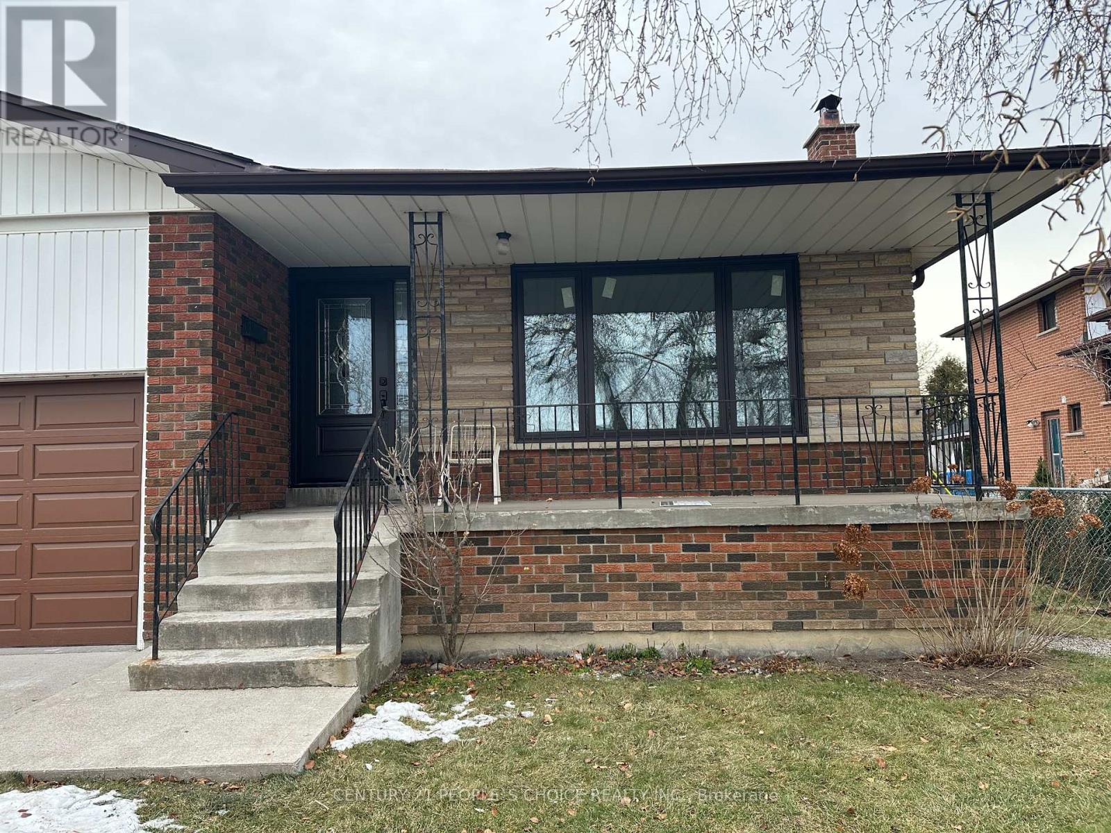 7490 Middleshire Drive, Mississauga (Malton), Ontario  L4T 3S2 - Photo 2 - W12649272