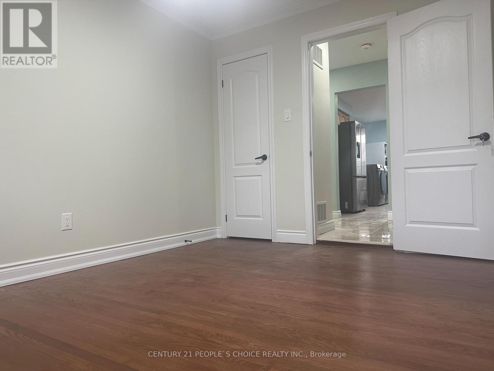 7490 Middleshire Drive, Mississauga (Malton), Ontario  L4T 3S2 - Photo 21 - W12649272