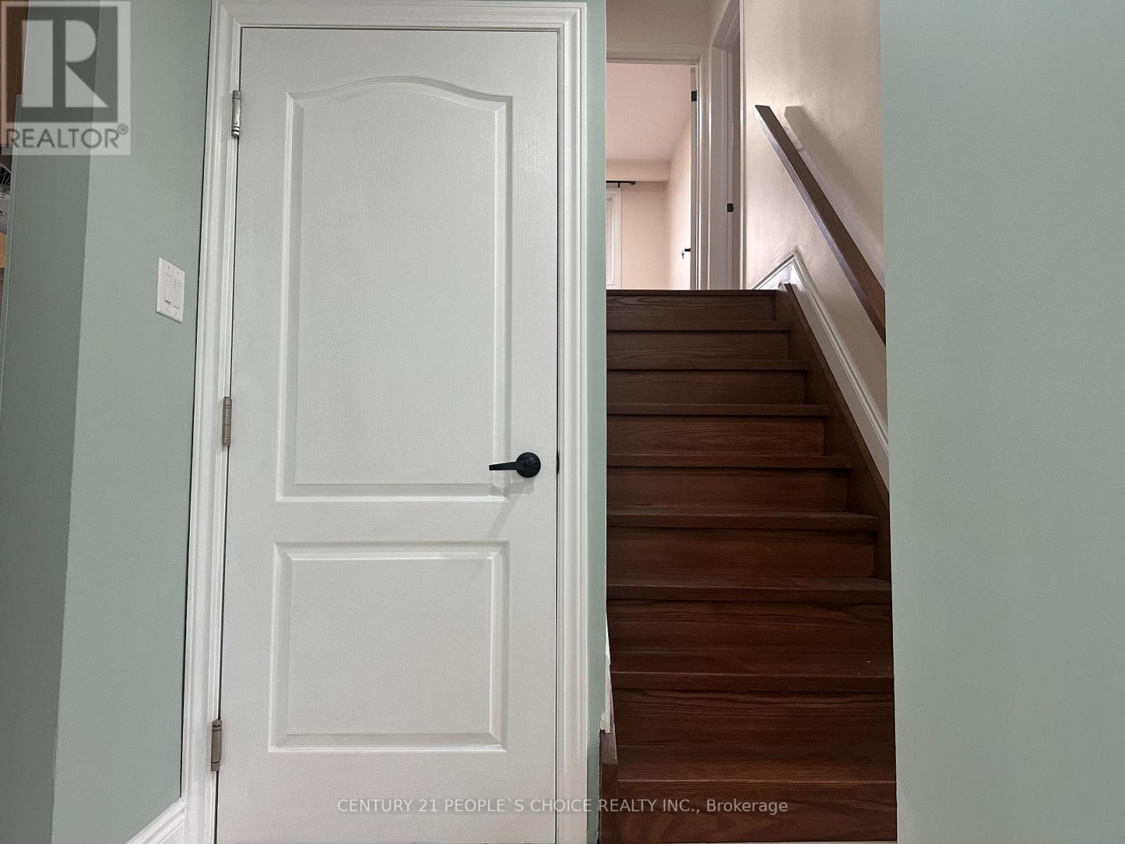 7490 Middleshire Drive, Mississauga (Malton), Ontario  L4T 3S2 - Photo 23 - W12649272