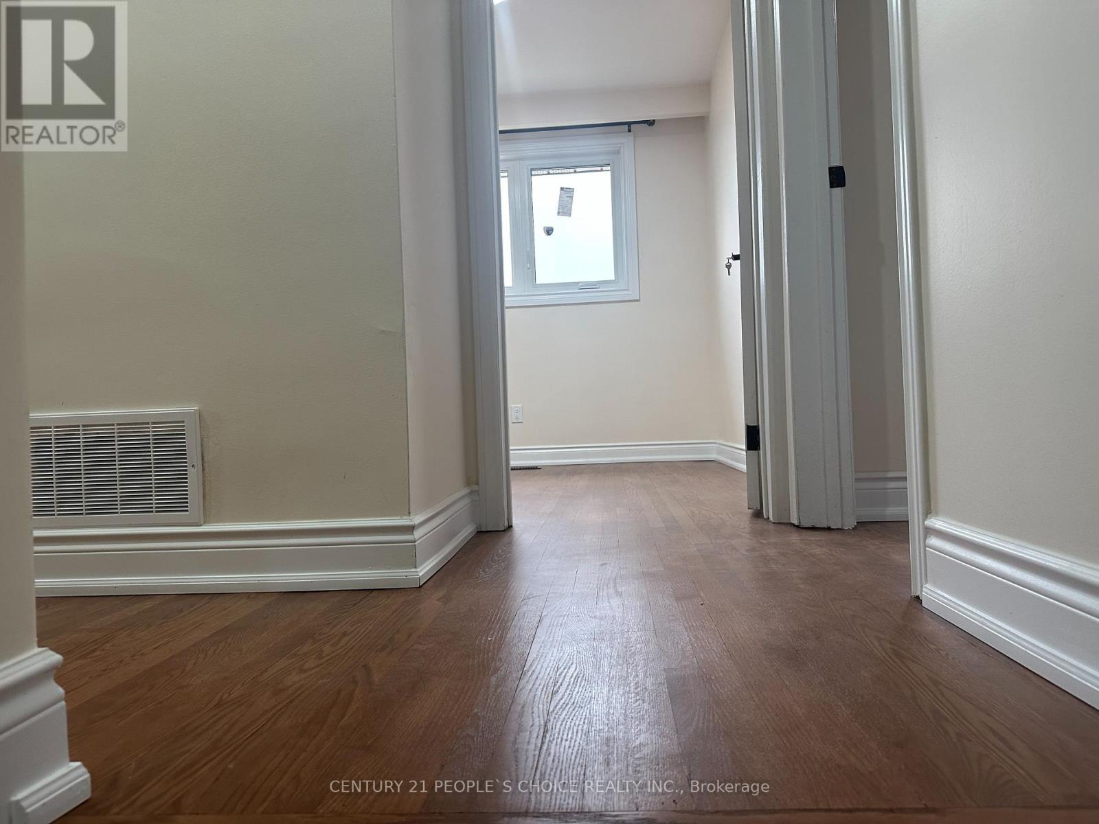 7490 Middleshire Drive, Mississauga (Malton), Ontario  L4T 3S2 - Photo 24 - W12649272