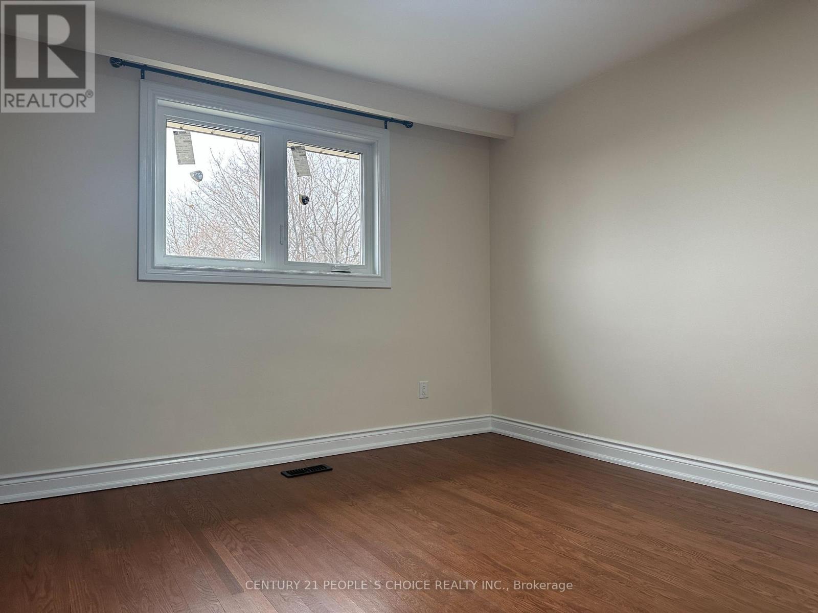 7490 Middleshire Drive, Mississauga (Malton), Ontario  L4T 3S2 - Photo 25 - W12649272