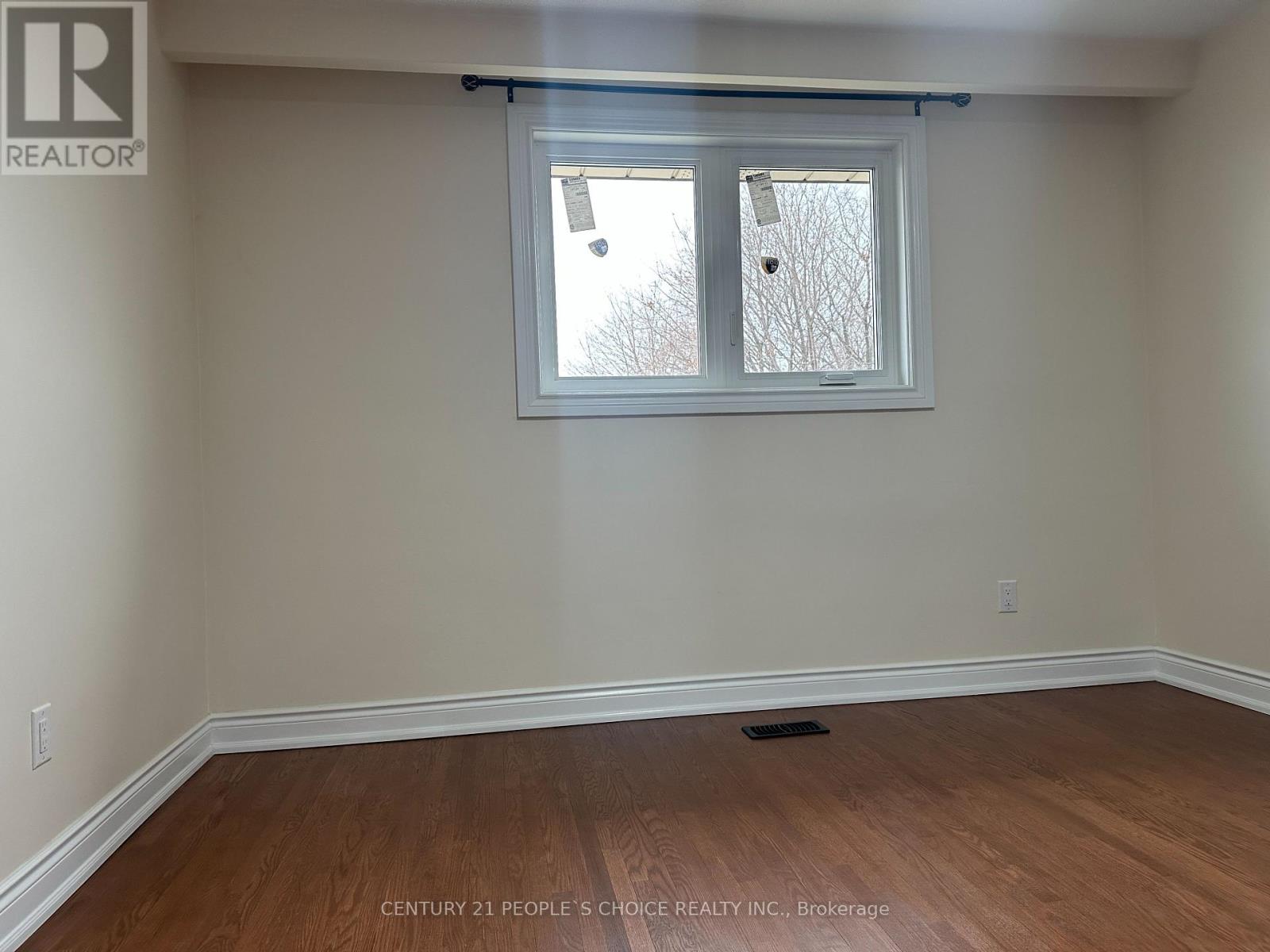 7490 Middleshire Drive, Mississauga (Malton), Ontario  L4T 3S2 - Photo 26 - W12649272