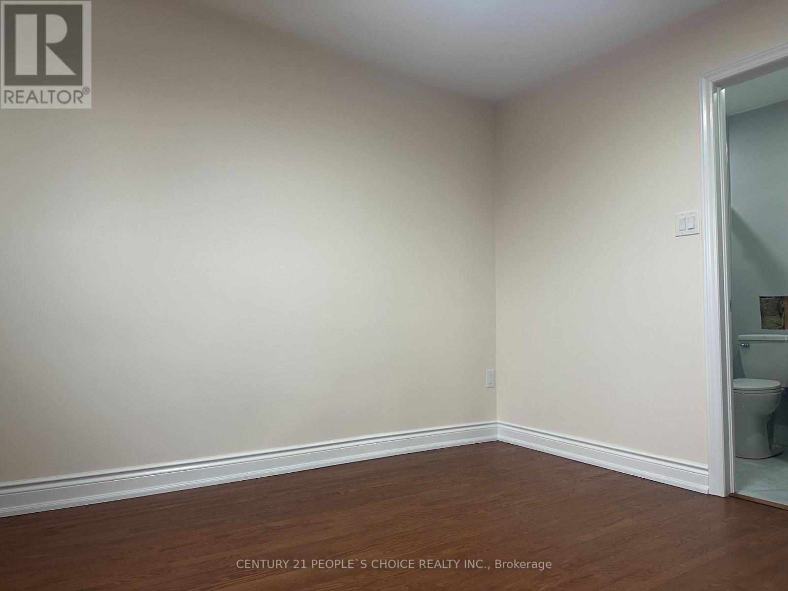 7490 Middleshire Drive, Mississauga (Malton), Ontario  L4T 3S2 - Photo 27 - W12649272