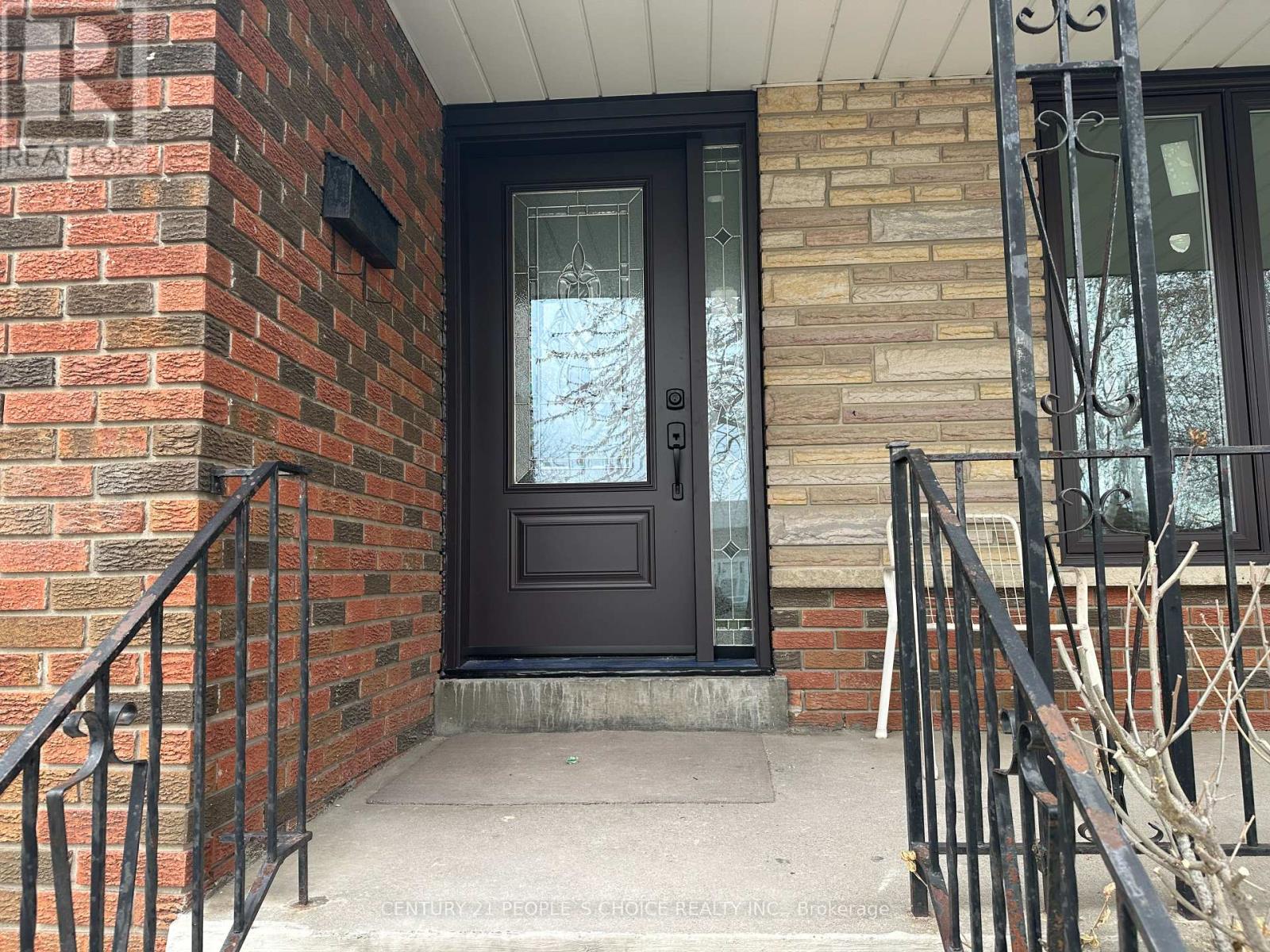 7490 Middleshire Drive, Mississauga (Malton), Ontario  L4T 3S2 - Photo 3 - W12649272