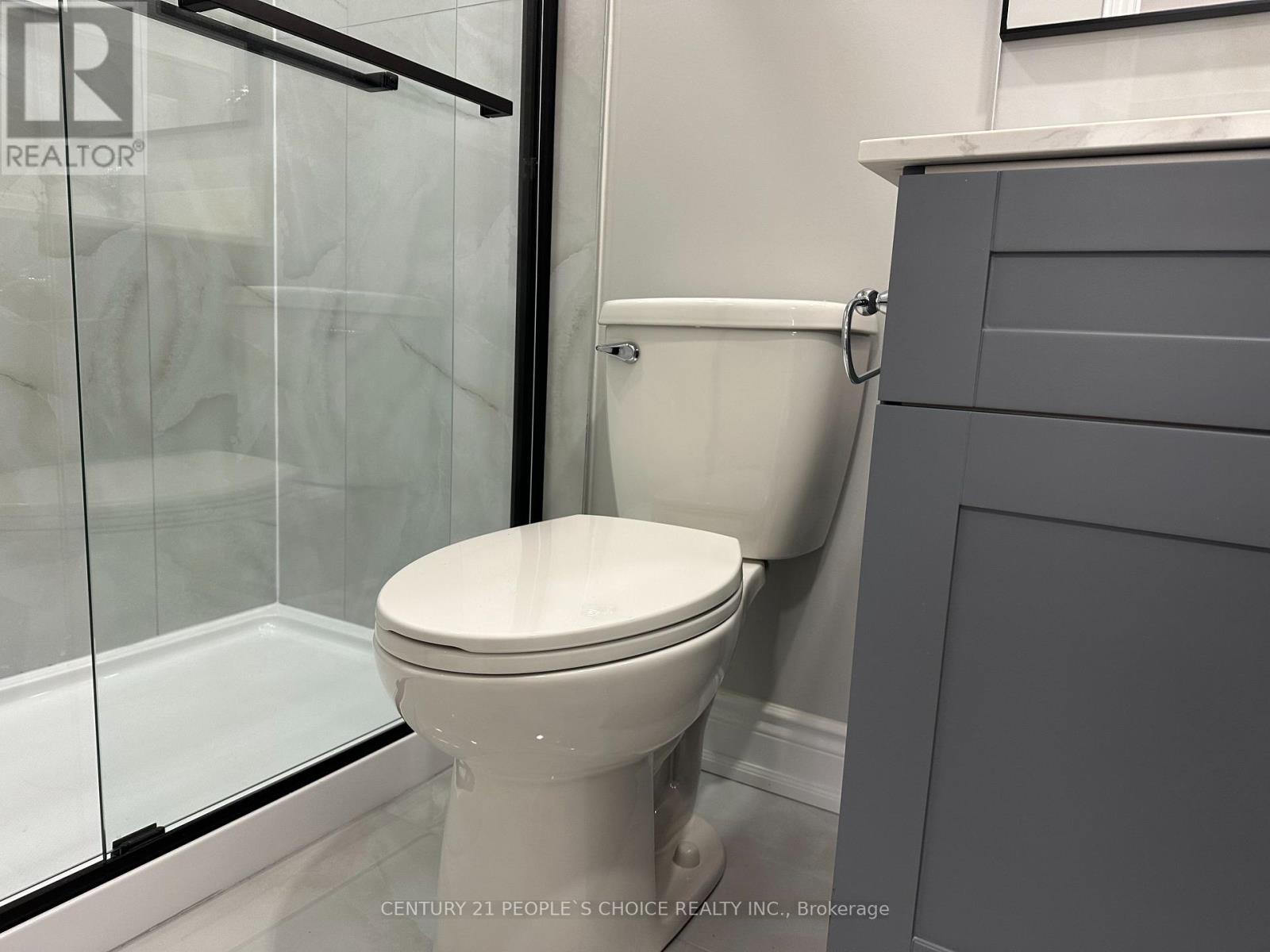 7490 Middleshire Drive, Mississauga (Malton), Ontario  L4T 3S2 - Photo 31 - W12649272