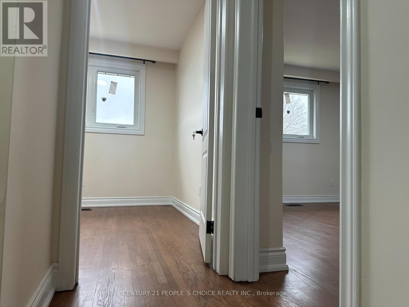 7490 Middleshire Drive, Mississauga (Malton), Ontario  L4T 3S2 - Photo 33 - W12649272