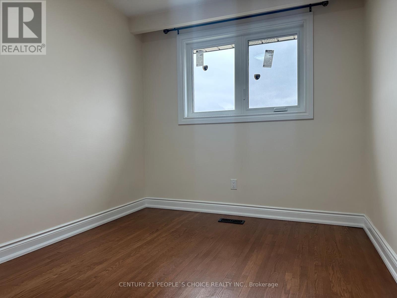 7490 Middleshire Drive, Mississauga (Malton), Ontario  L4T 3S2 - Photo 34 - W12649272