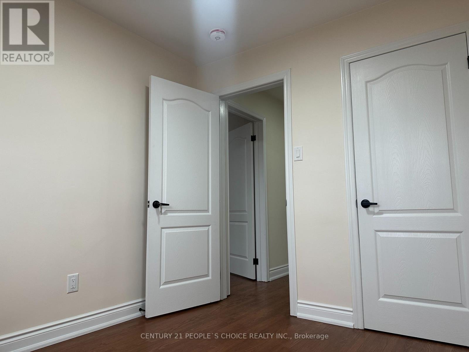 7490 Middleshire Drive, Mississauga (Malton), Ontario  L4T 3S2 - Photo 35 - W12649272