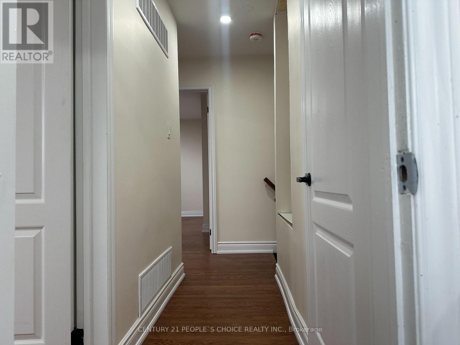 7490 Middleshire Drive, Mississauga (Malton), Ontario  L4T 3S2 - Photo 38 - W12649272