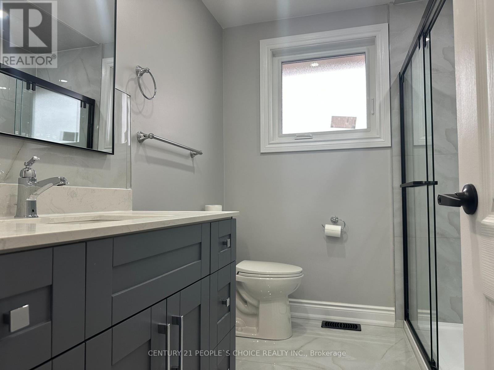 7490 Middleshire Drive, Mississauga (Malton), Ontario  L4T 3S2 - Photo 39 - W12649272