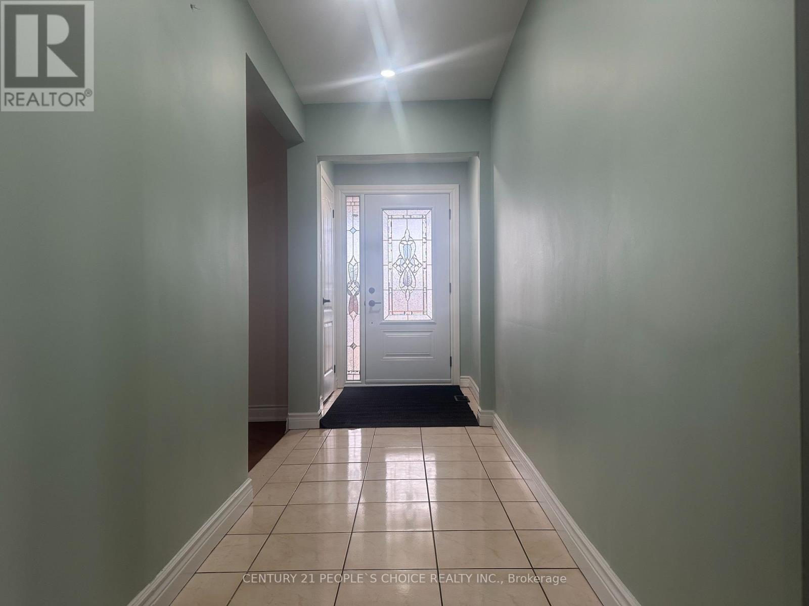 7490 Middleshire Drive, Mississauga (Malton), Ontario  L4T 3S2 - Photo 4 - W12649272