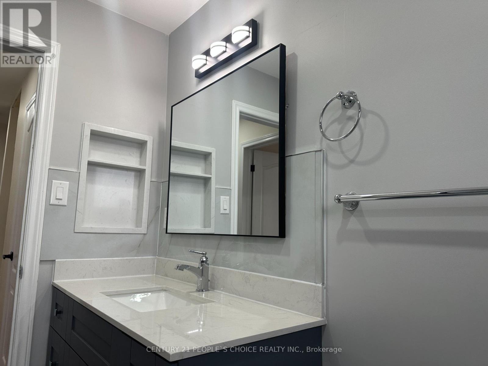 7490 Middleshire Drive, Mississauga (Malton), Ontario  L4T 3S2 - Photo 40 - W12649272