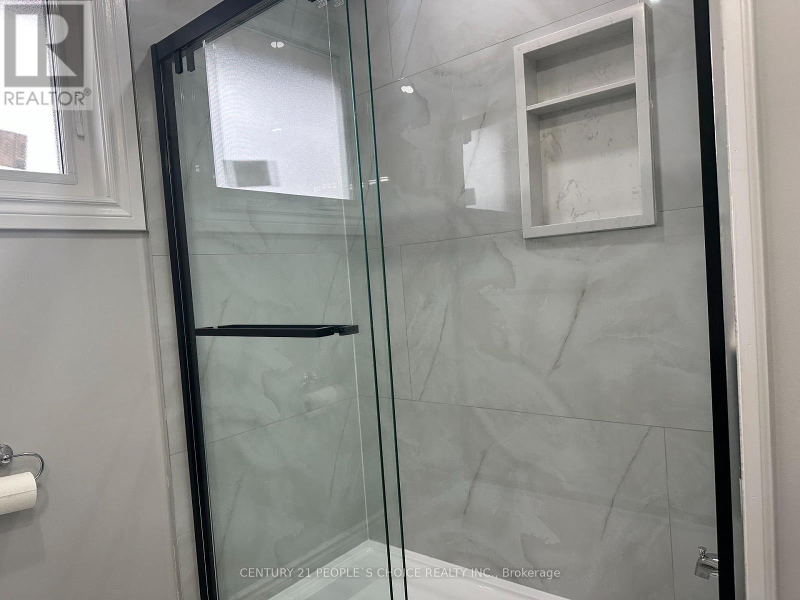 7490 Middleshire Drive, Mississauga (Malton), Ontario  L4T 3S2 - Photo 42 - W12649272