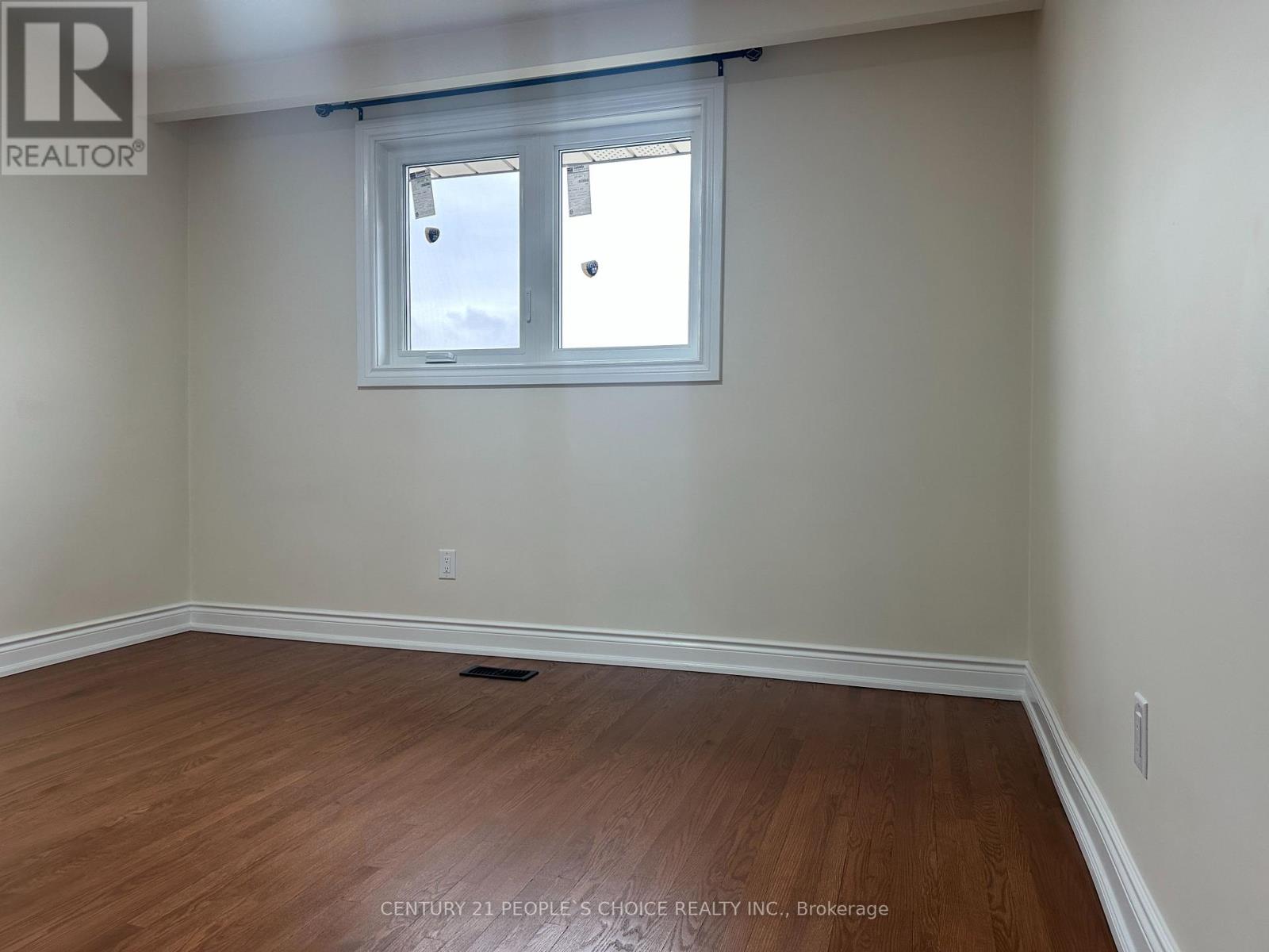 7490 Middleshire Drive, Mississauga (Malton), Ontario  L4T 3S2 - Photo 43 - W12649272