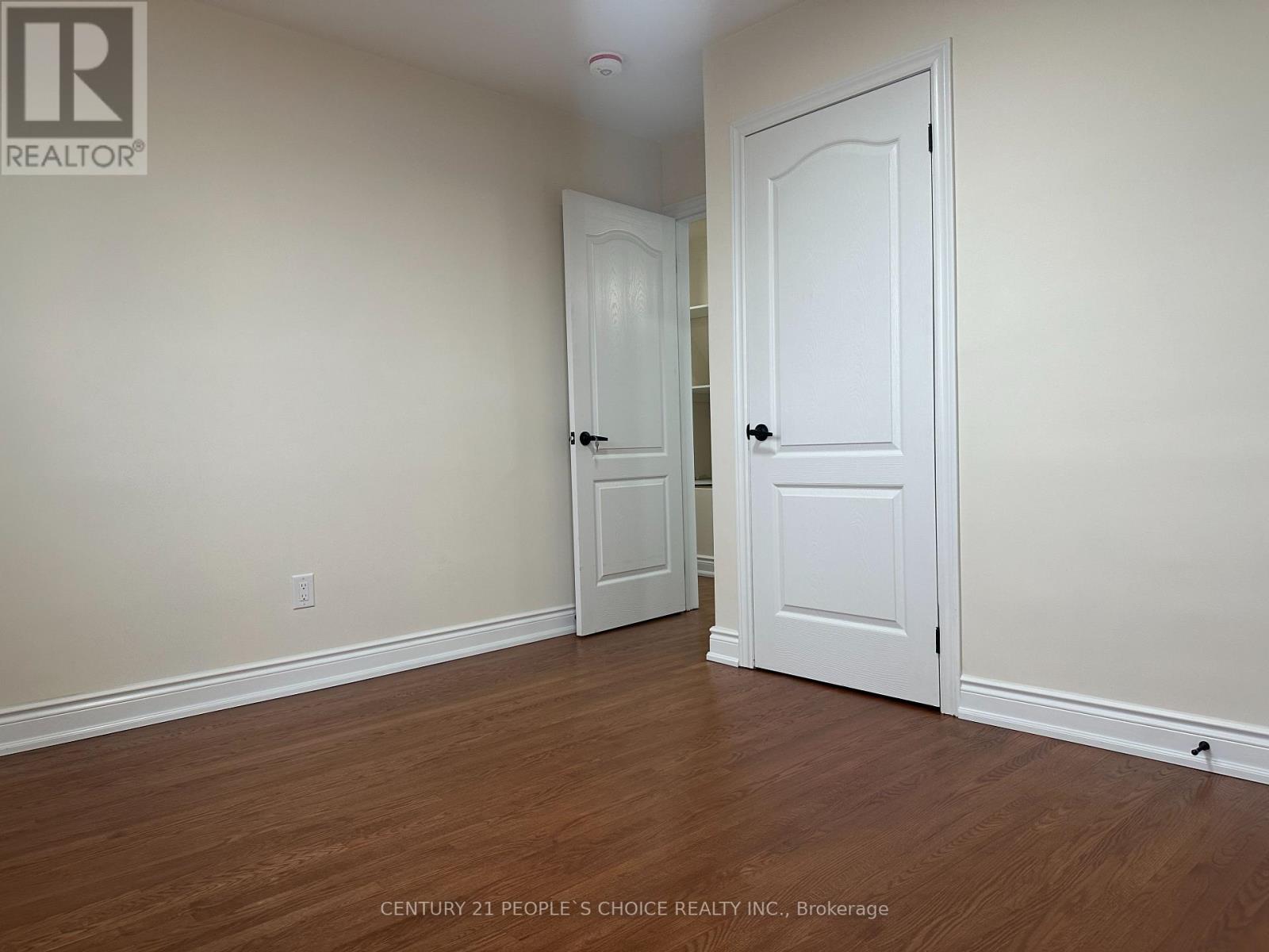 7490 Middleshire Drive, Mississauga (Malton), Ontario  L4T 3S2 - Photo 44 - W12649272