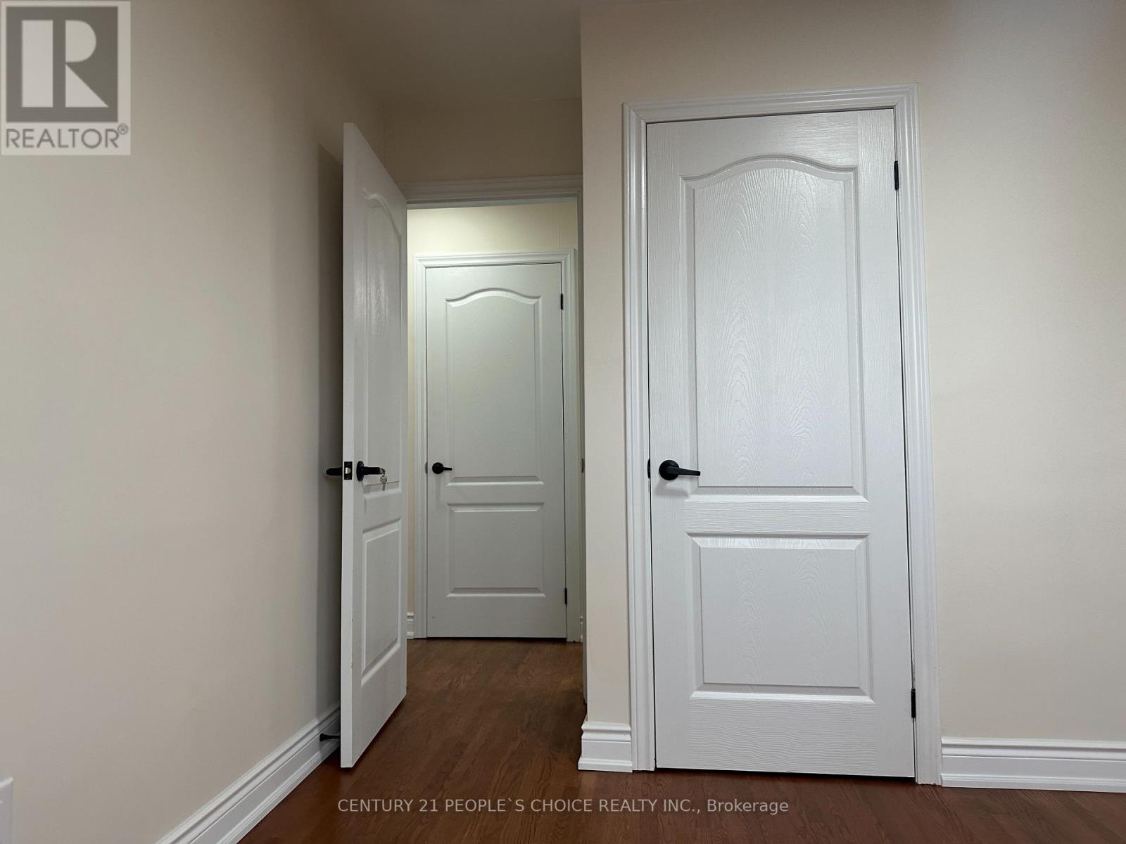 7490 Middleshire Drive, Mississauga (Malton), Ontario  L4T 3S2 - Photo 45 - W12649272