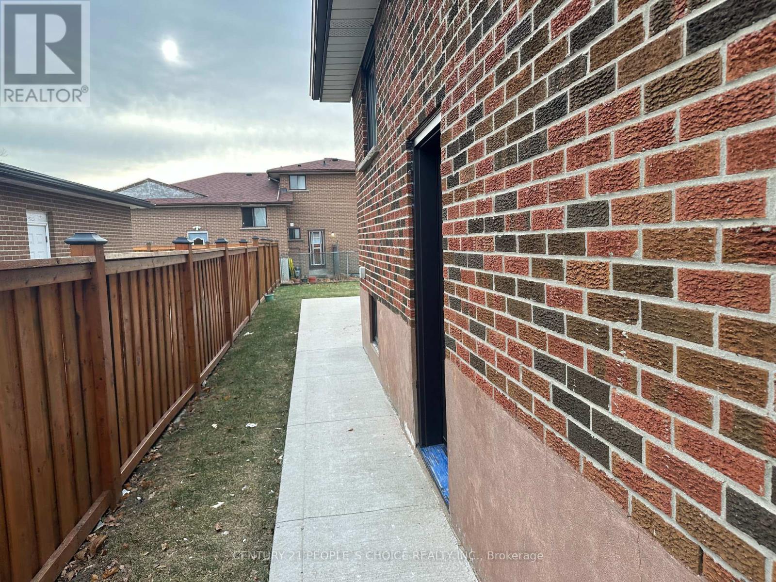 7490 Middleshire Drive, Mississauga (Malton), Ontario  L4T 3S2 - Photo 46 - W12649272