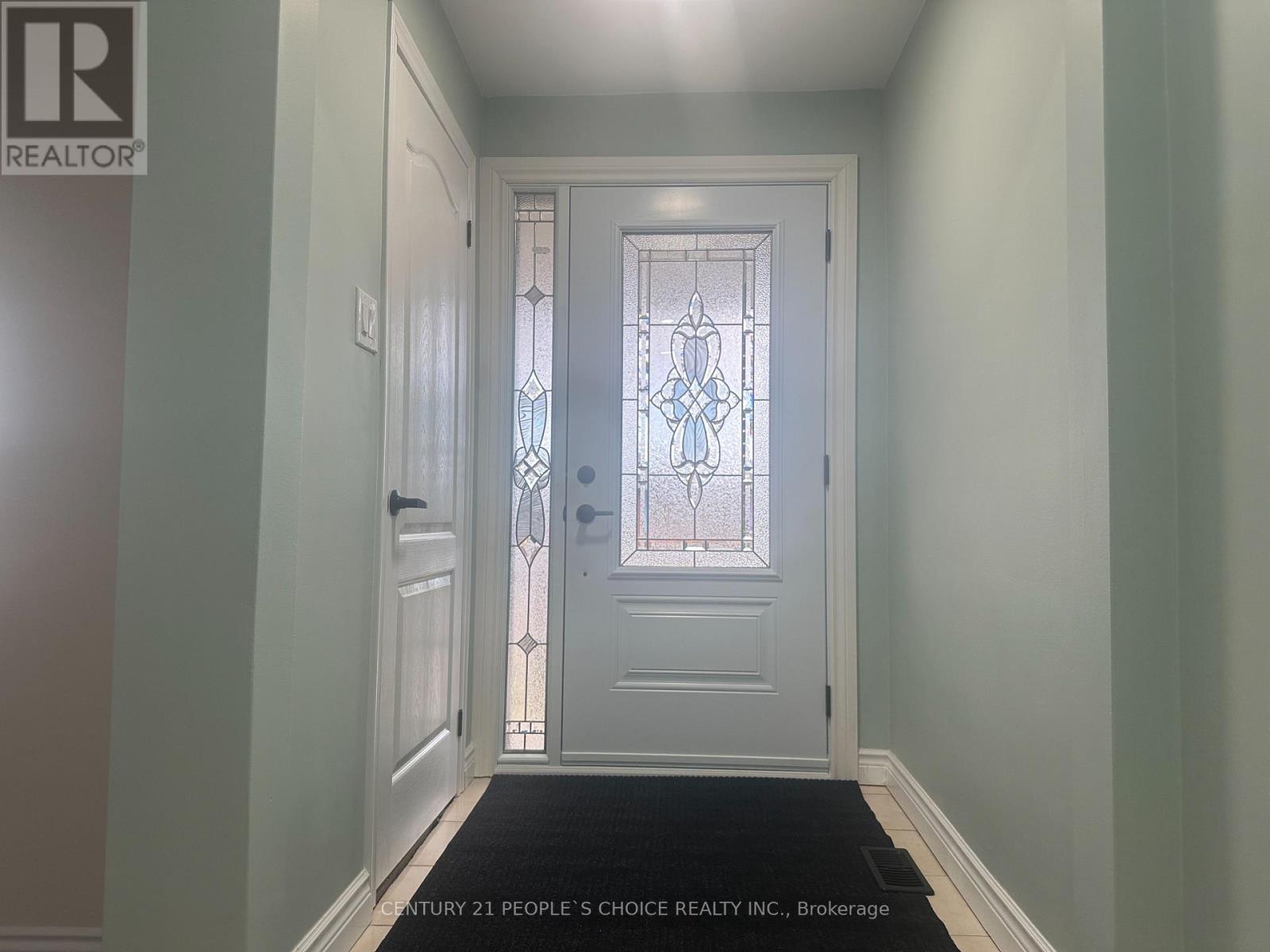 7490 Middleshire Drive, Mississauga (Malton), Ontario  L4T 3S2 - Photo 5 - W12649272