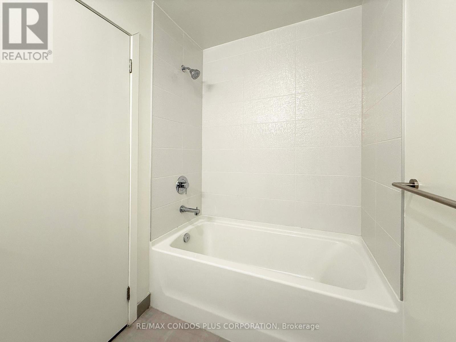 402 - 1808 St Clair Avenue W, Toronto (Weston-Pellam Park), Ontario  M6N 0C1 - Photo 12 - W12649276