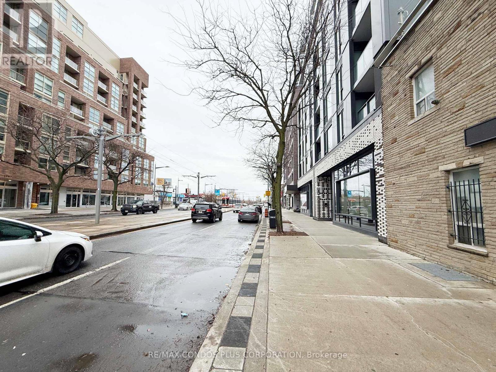 402 - 1808 St Clair Avenue W, Toronto (Weston-Pellam Park), Ontario  M6N 0C1 - Photo 16 - W12649276