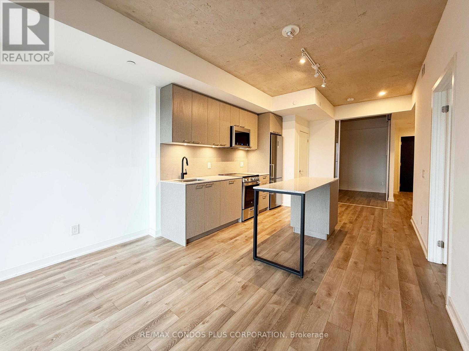 402 - 1808 St Clair Avenue W, Toronto (Weston-Pellam Park), Ontario  M6N 0C1 - Photo 3 - W12649276