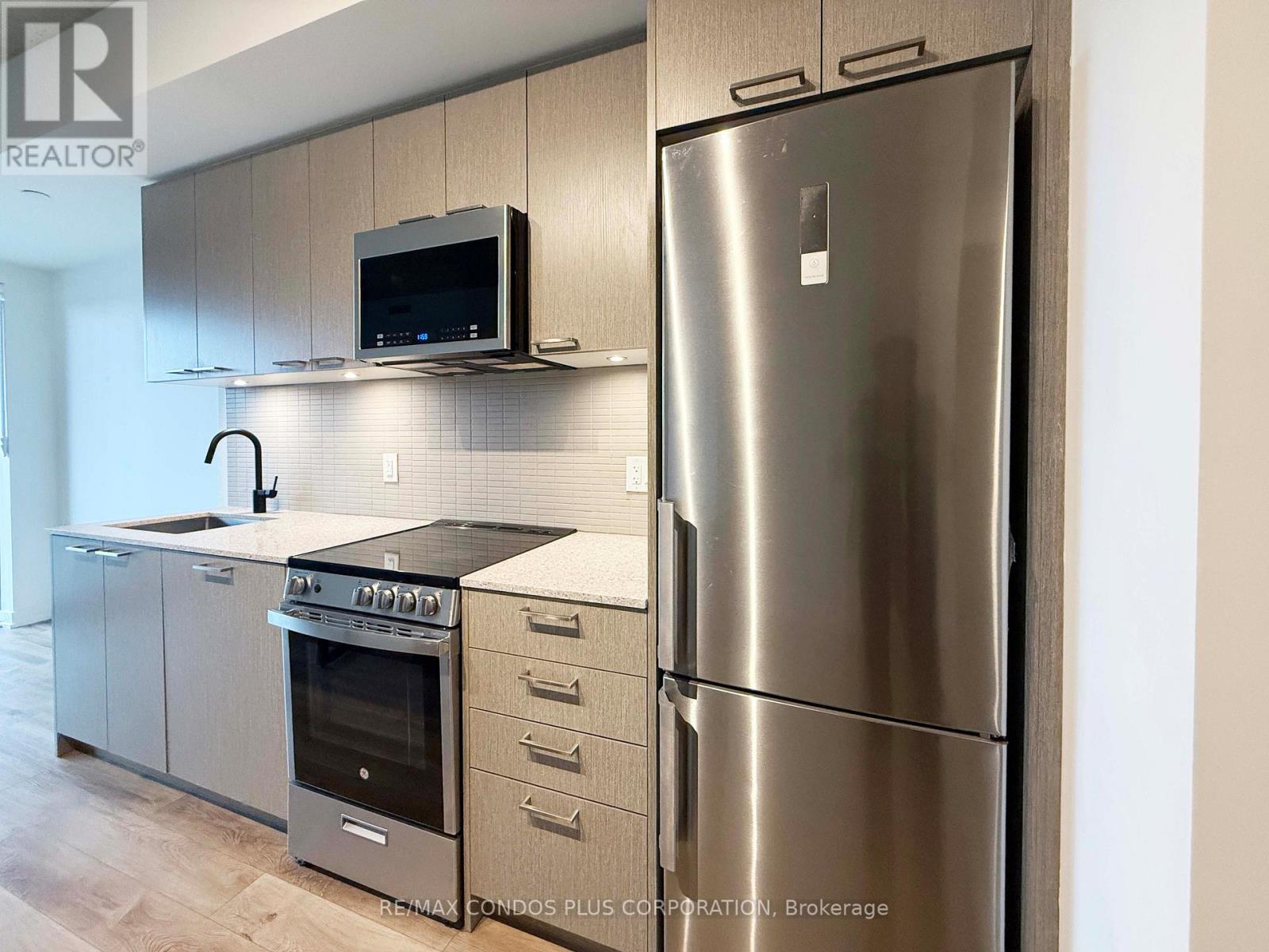 402 - 1808 St Clair Avenue W, Toronto (Weston-Pellam Park), Ontario  M6N 0C1 - Photo 5 - W12649276