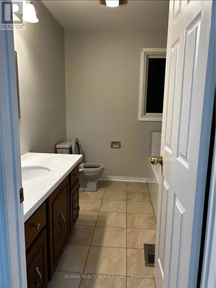 31 Inder Heights Drive, Brampton, Ontario  L6Z 3N1 - Photo 12 - W12649300