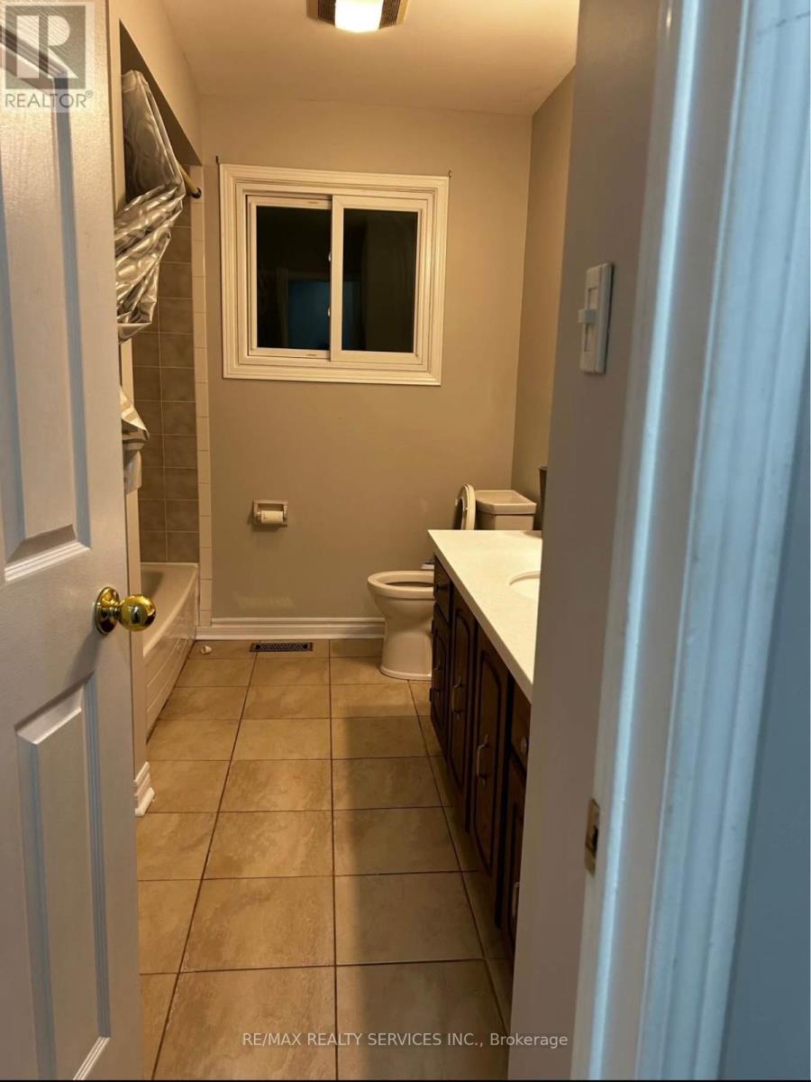 31 Inder Heights Drive, Brampton, Ontario  L6Z 3N1 - Photo 13 - W12649300