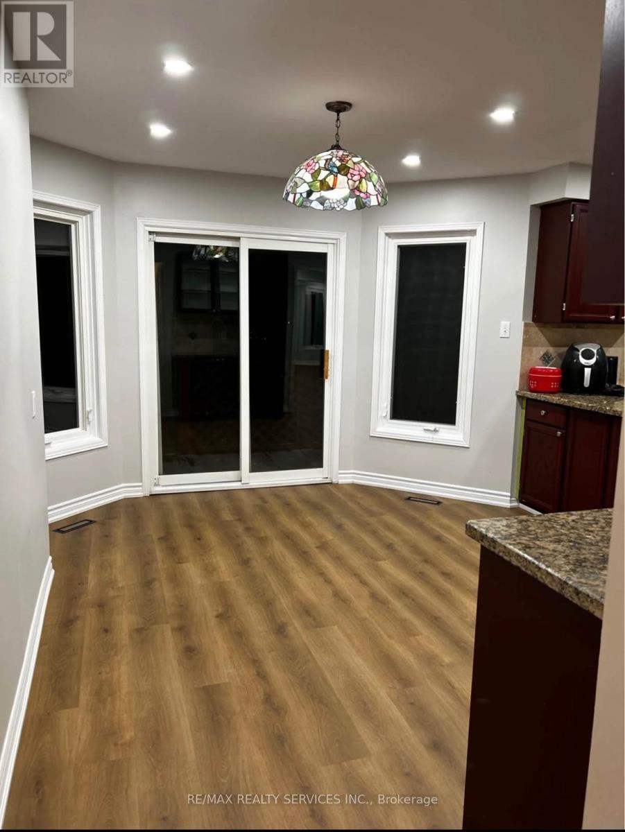 31 Inder Heights Drive, Brampton, Ontario  L6Z 3N1 - Photo 5 - W12649300