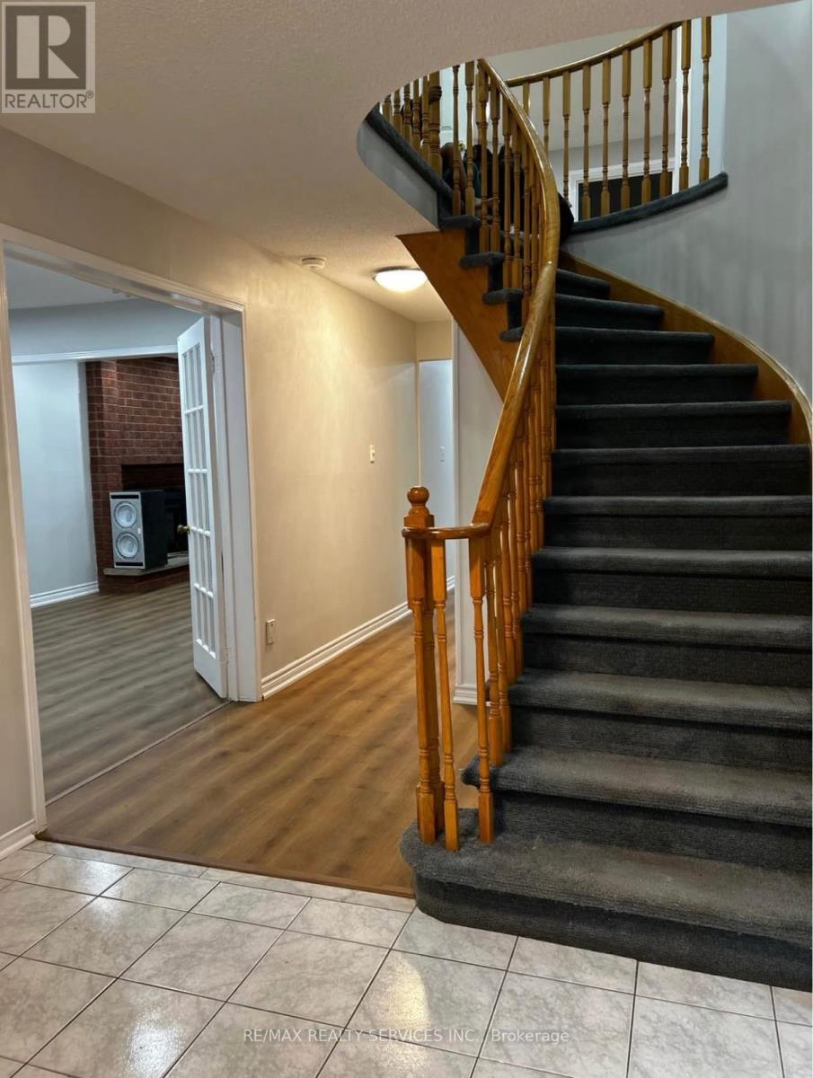 31 Inder Heights Drive, Brampton, Ontario  L6Z 3N1 - Photo 6 - W12649300