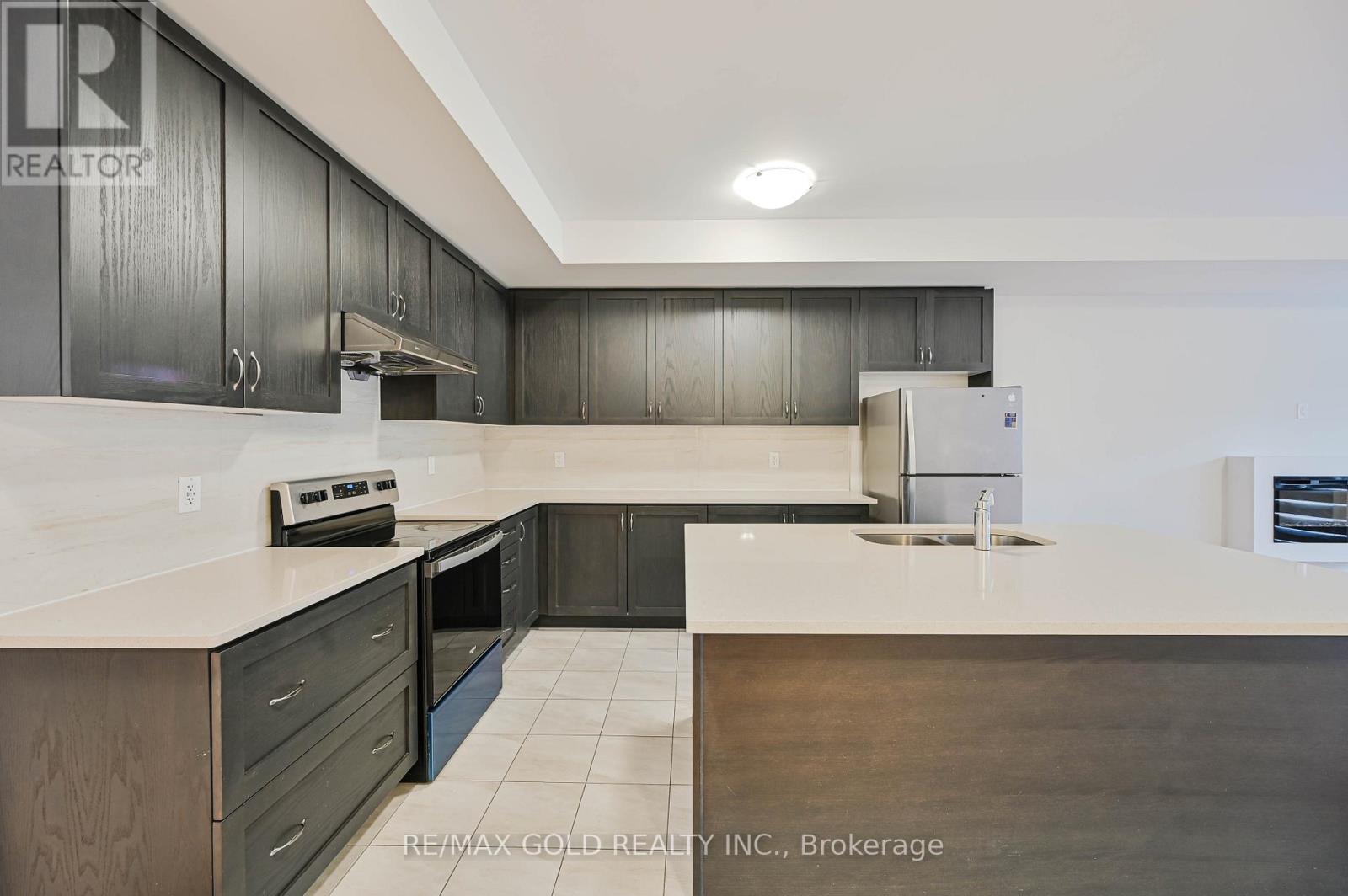 27 Minnock Street, Caledon, Ontario  L7C 1Z9 - Photo 16 - W12648704