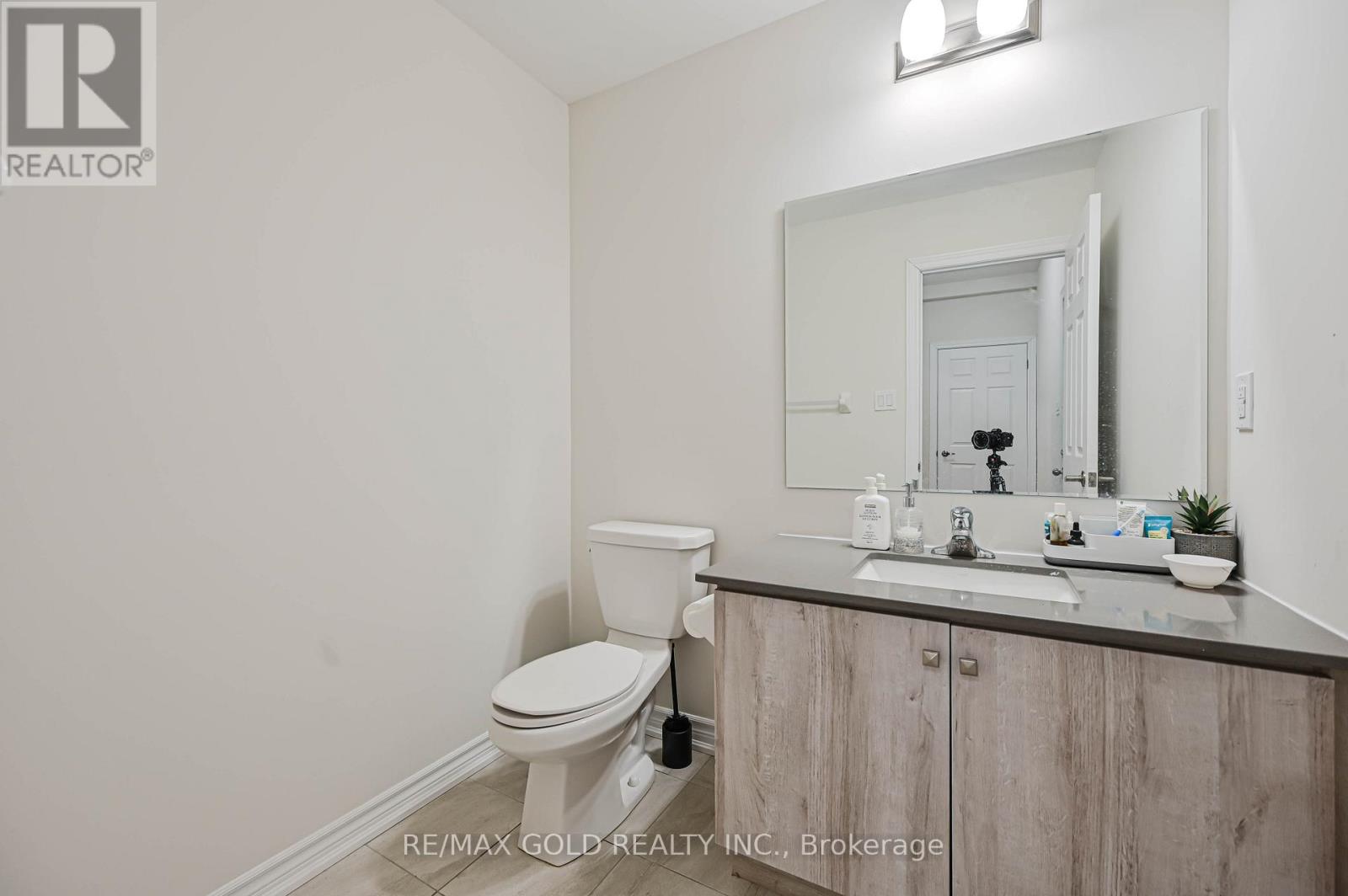 27 Minnock Street, Caledon, Ontario  L7C 1Z9 - Photo 6 - W12648704