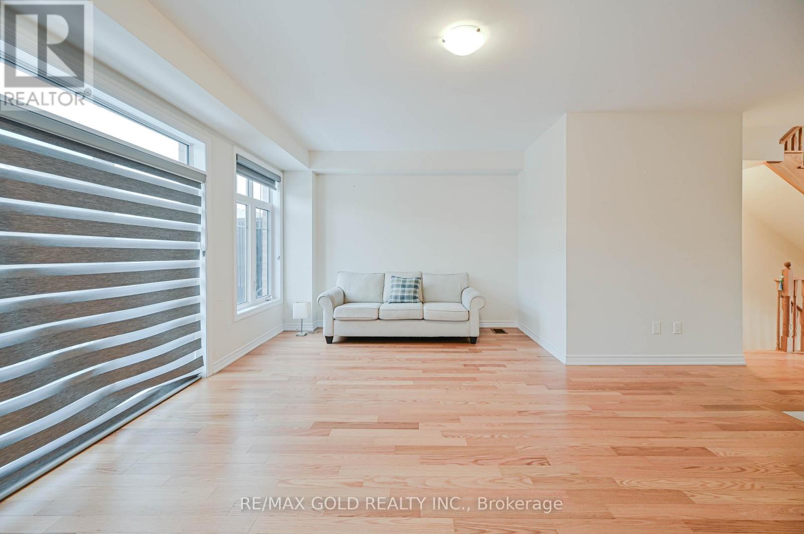 27 Minnock Street, Caledon, Ontario  L7C 1Z9 - Photo 9 - W12648704