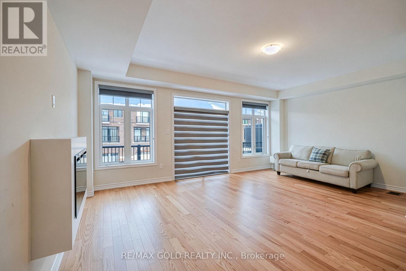 27 Minnock Street, Caledon, Ontario  L7C 1Z9 - Photo 8 - W12648704