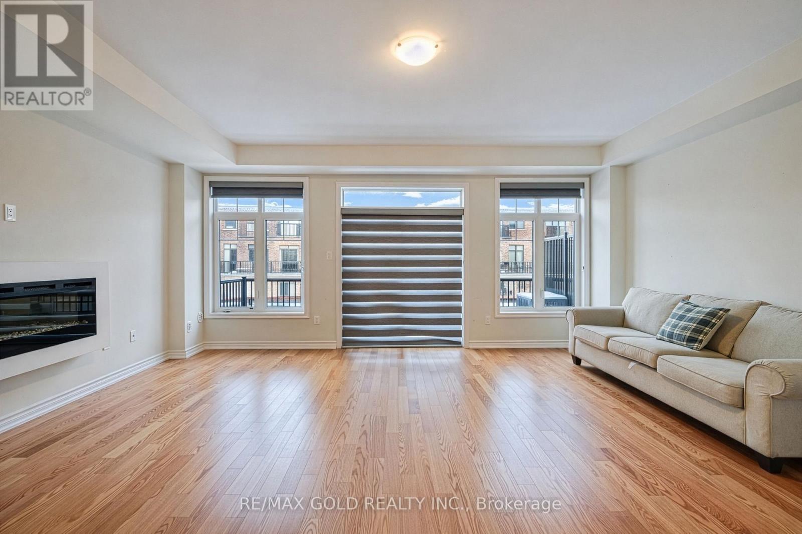 27 Minnock Street, Caledon, Ontario  L7C 1Z9 - Photo 7 - W12648704